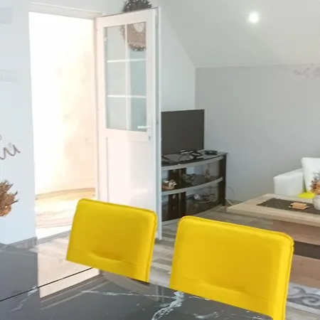 Romansa 아파트 페루사스